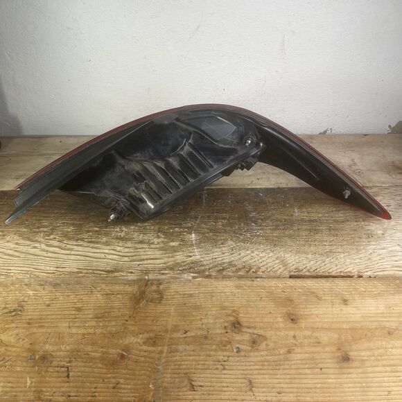 OEM Driver Halogen VERSA 12-19 NISSAN Outer Tail Lights 265553AN0A Left & Right - Picture 4 of 16